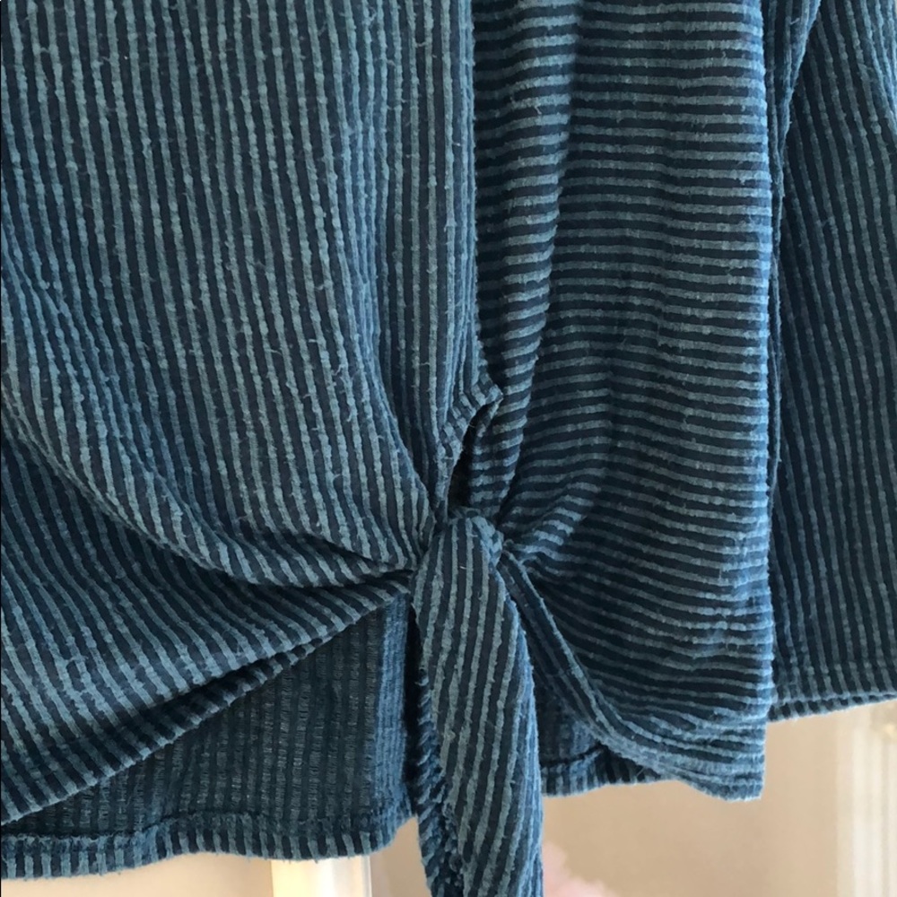 Gyft Sweater - Picture 2 of 4